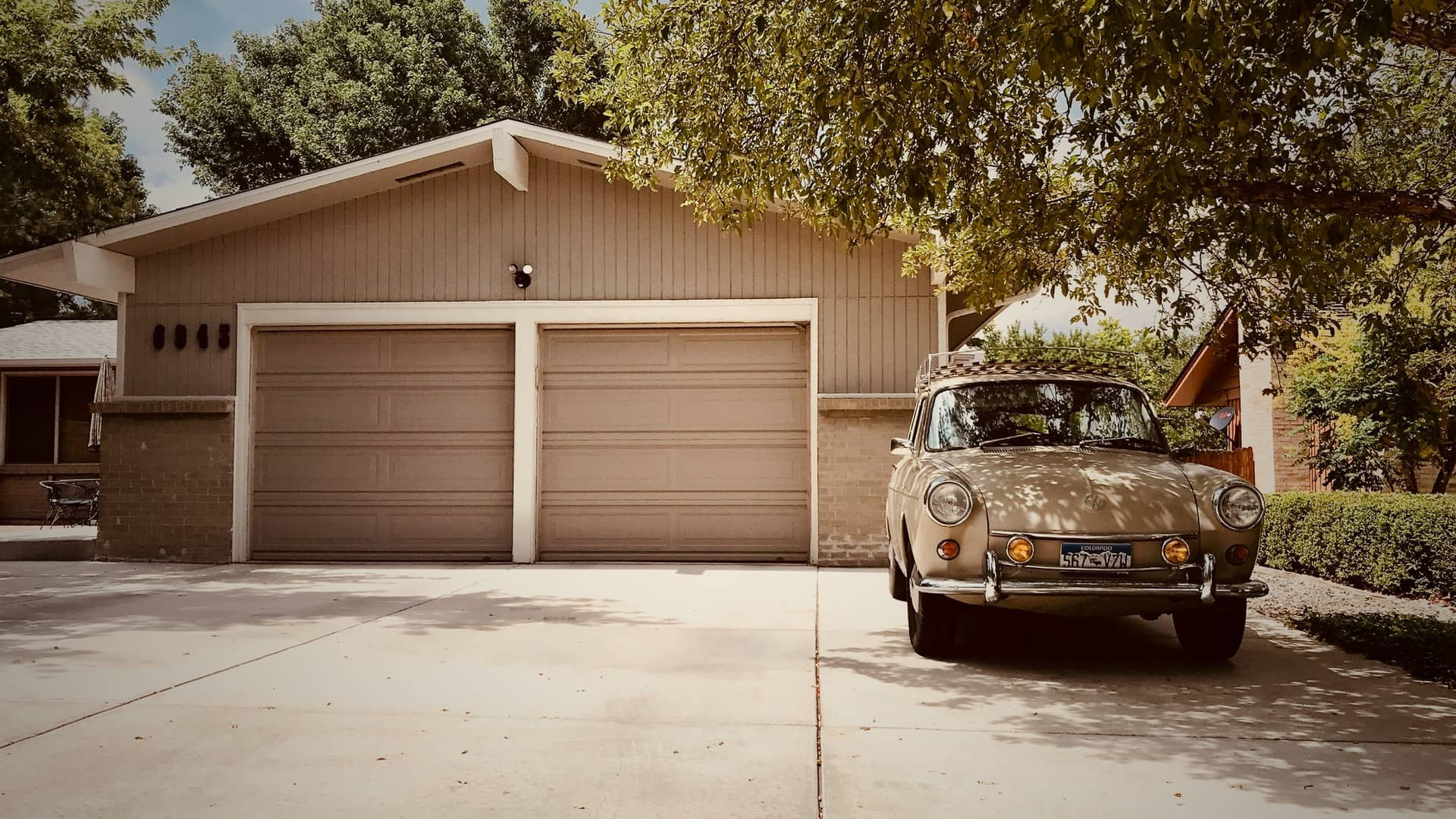 How to cool a garage with no windows? (7 tips)